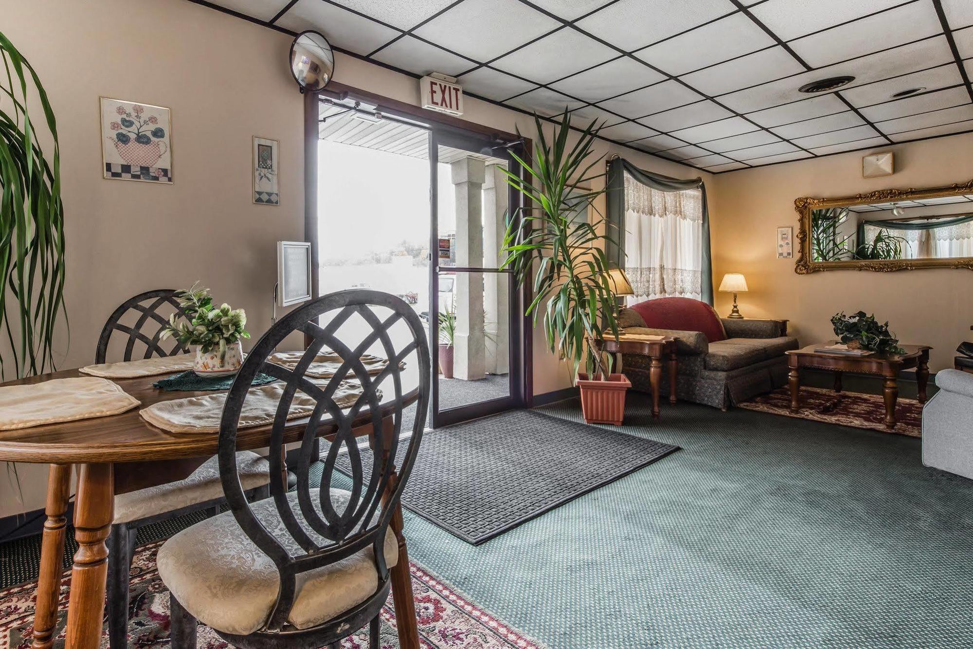Econo I-99 Hotel 2*
