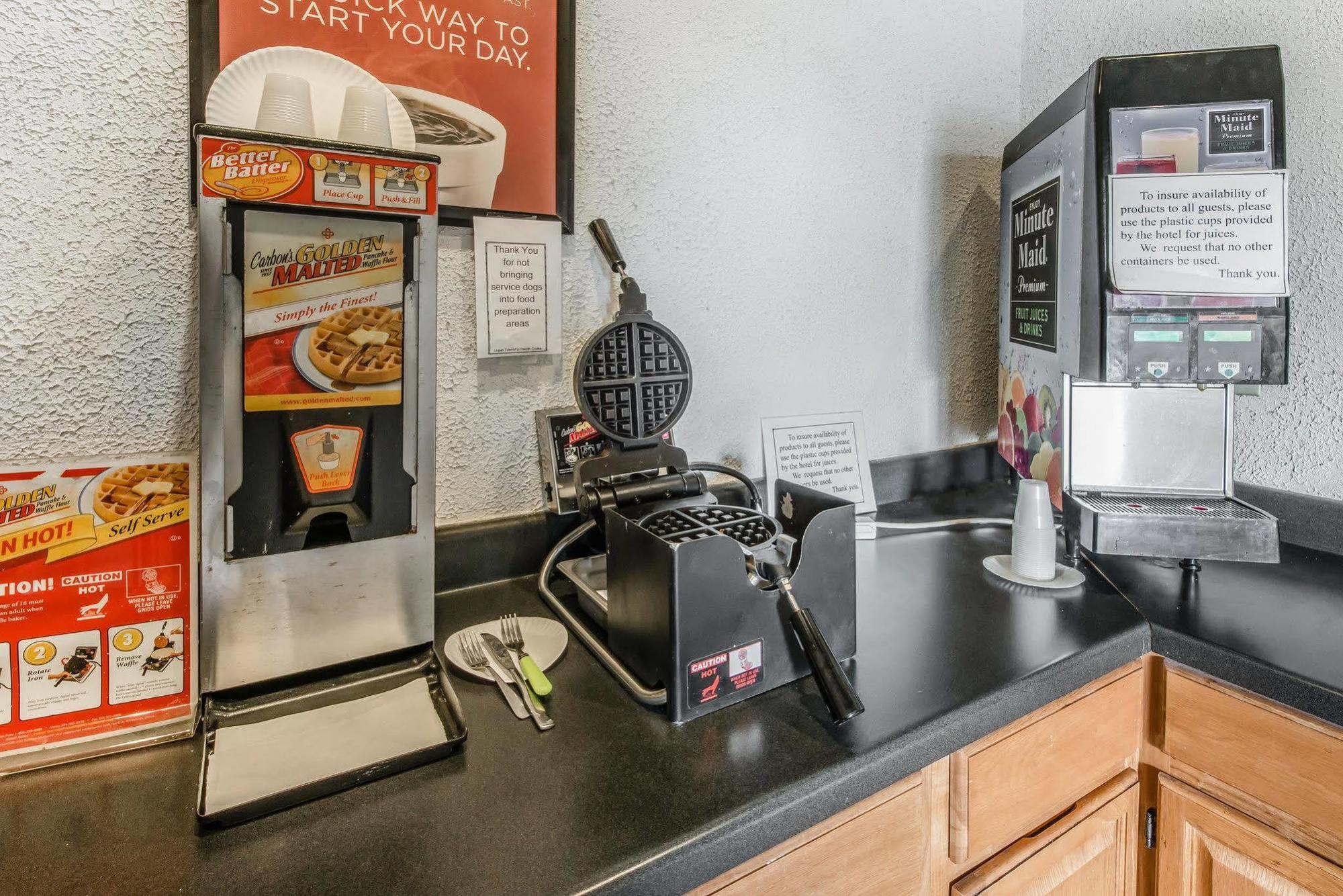 Hotel Econo I-99 2*