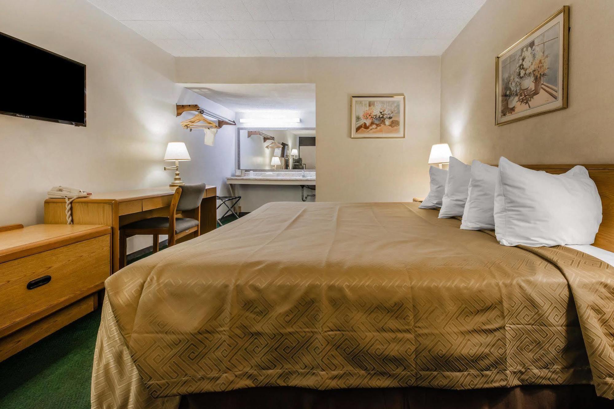 Econo I-99 Hotel