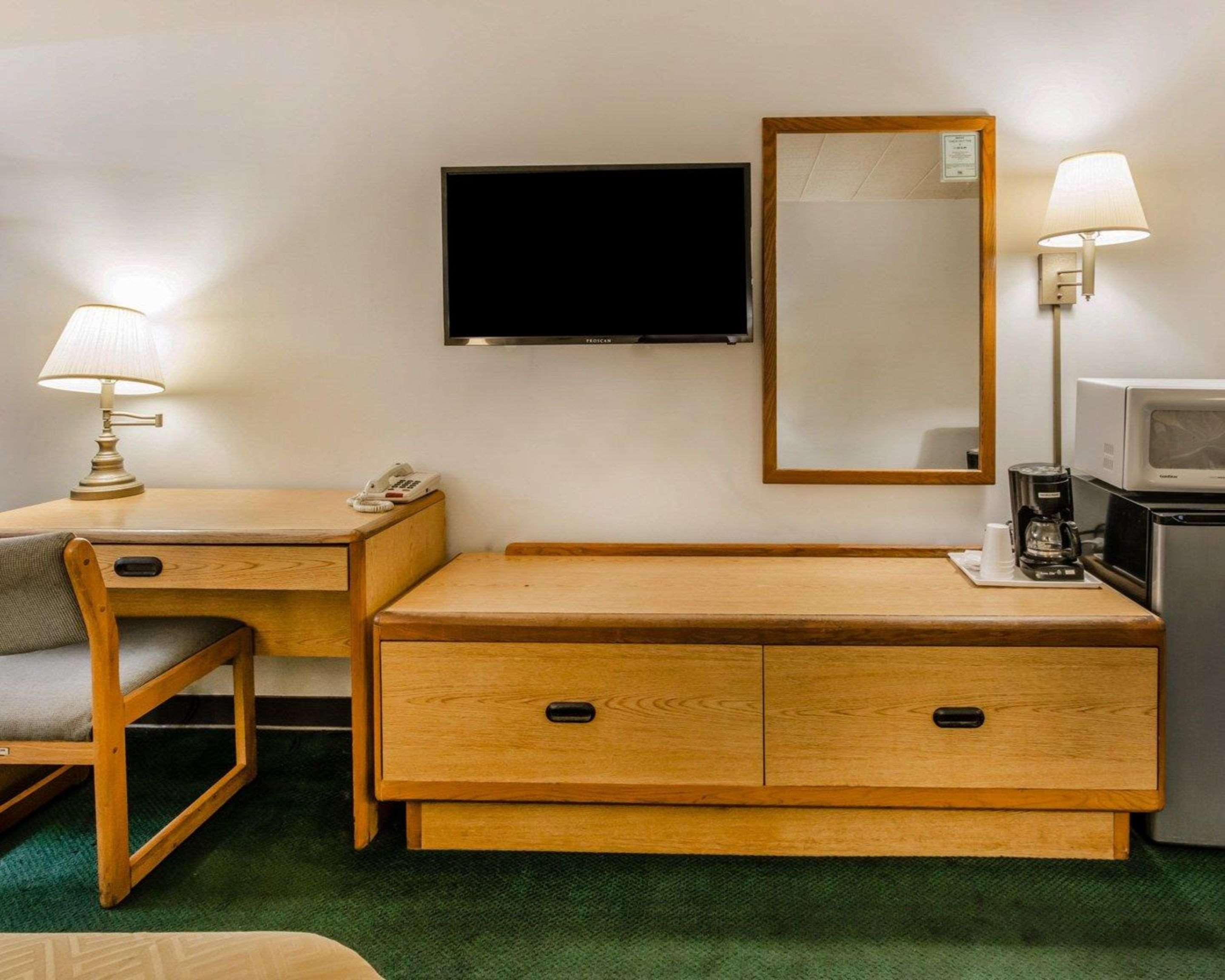 Econo I-99 Hotel